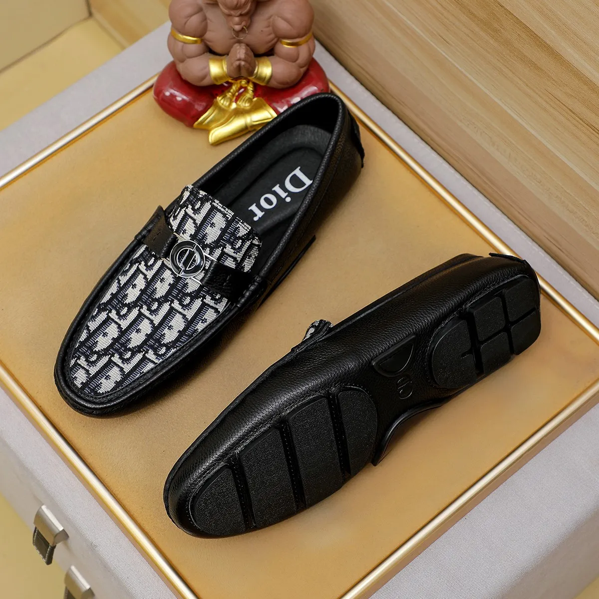 Men's shoes 💰380 🕷️🕷️[Dior] Dior's new casual men's shoes are launched in Hong Kong counters. Official website 1:1 production. Italian original first-layer cowhide + 🐷 leather lining. Designed by European and American masters. Perfect shape to create counter quality, solid color rubber wear-resistant outsole and classic dazzling toe! Super versatile and very comfortable. High-end without losing taste, fashionable and novel! ! Absolute focus! Colors available! Code number 38-44 (45.46 customized)